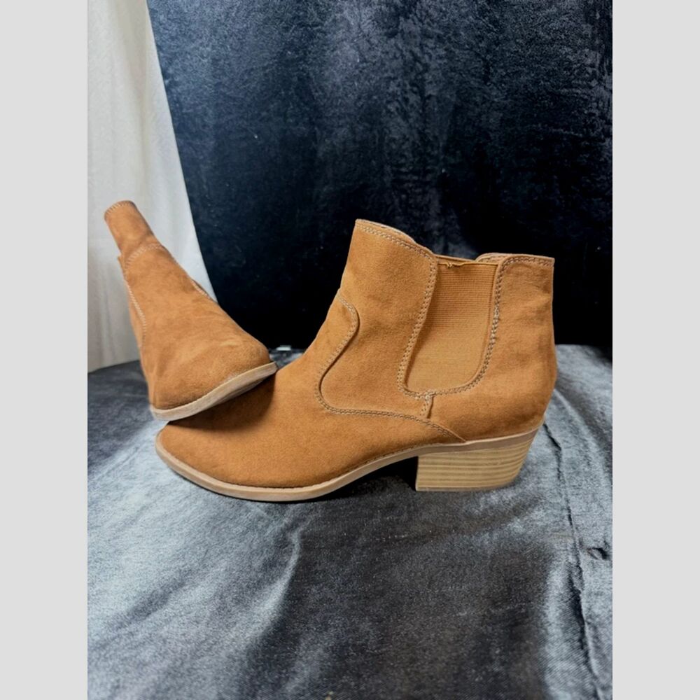 Arizona Faux Suede Tan Chelsea Boots 8.5 M